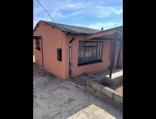 6 BEDROOM HOUSE FOR SALE IN DUBE